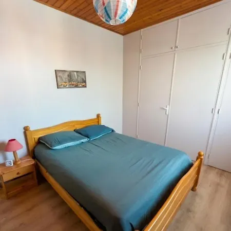 Large 200m House For 14 Guests *
