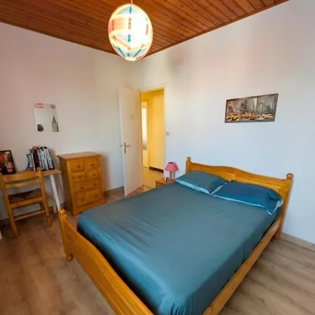 Large 200m House For 14 Guests *