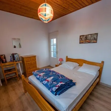 Large 200m House For 14 Guests *